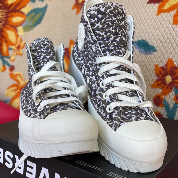 Converse A00877C
CTAS LUGGED 2.0 HI
SAND DUNE/EGRET/EGRET
WMNS sneakers Platform - Picture 9 of 16